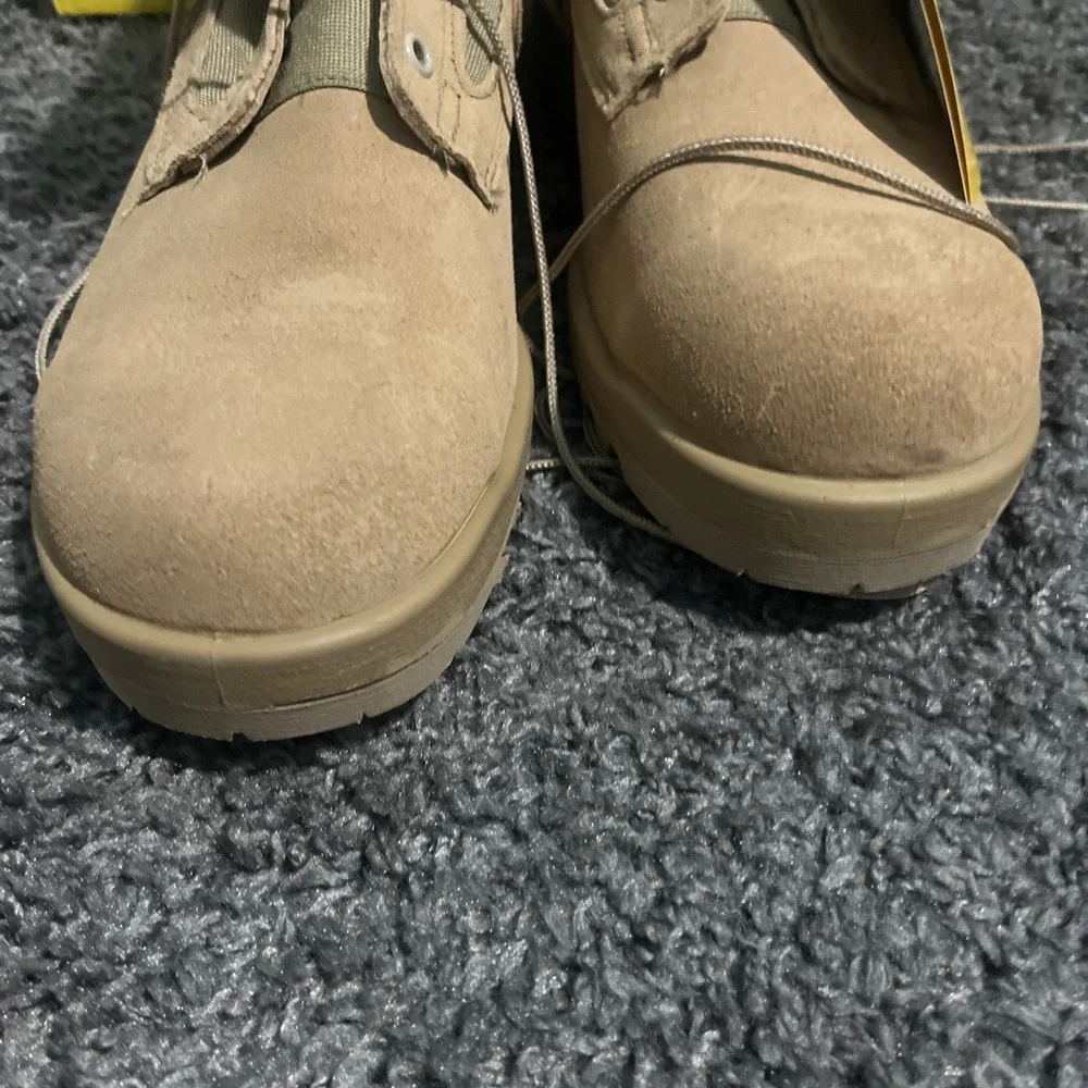 New in the box Belleville 390 Men's Military Desert Tan Combat Boot size 11.5R